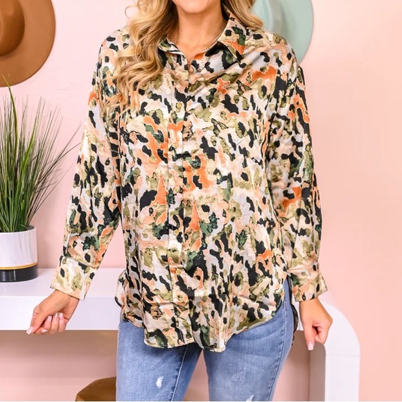 ee:some Tops - NWT ee:some Abstract Print Button Front Blouse Women’s Size L Libby